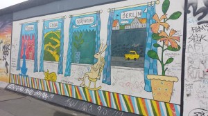 muro di berlino decorazioni naif