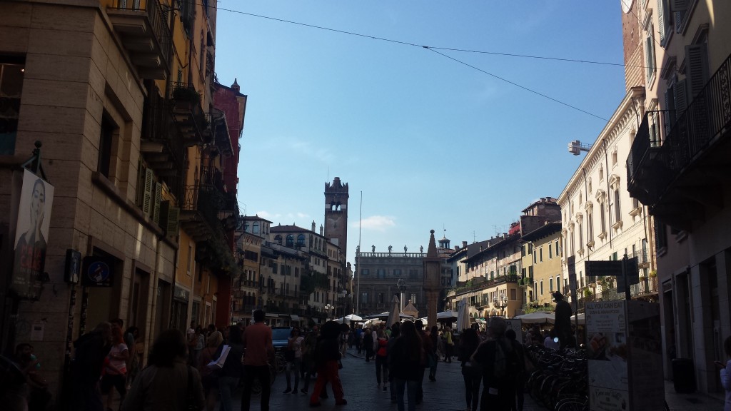 PIAZZA DELLE ERBE a verona