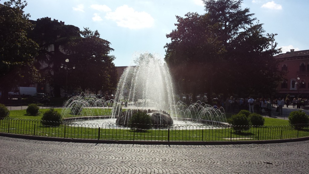 piazza bra verona - FONTANA