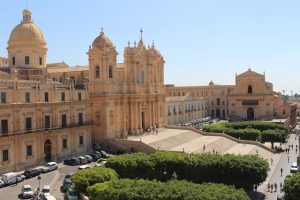 veduta dall'alto della cattedrale di noto
