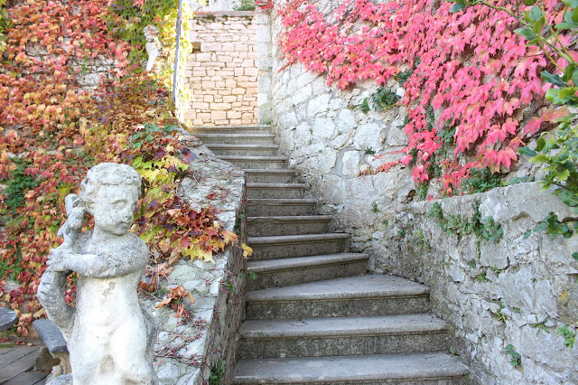 scale di accesso al castello di duino