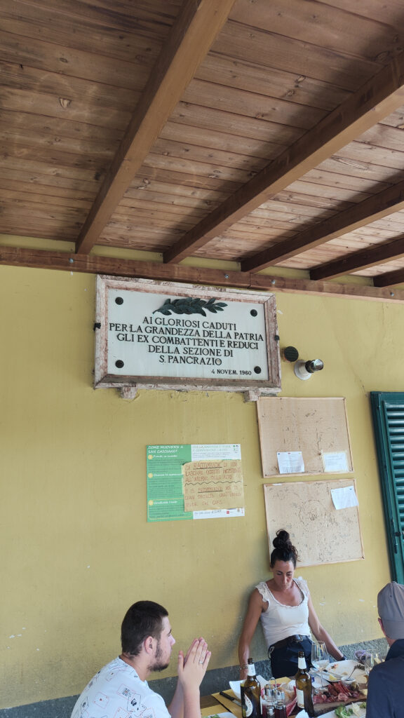 PARTICOLARE DELLA CASA DEL COMBATTENTE A SAN PANCRAZIO VAL DI PESA