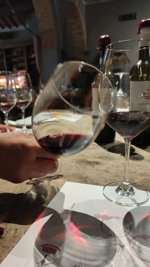 OSSERVAZIONE CROMATICA ALLA DEGUSTAZIONE DI CHIANTI ALLA TENUTA IL CORNO
