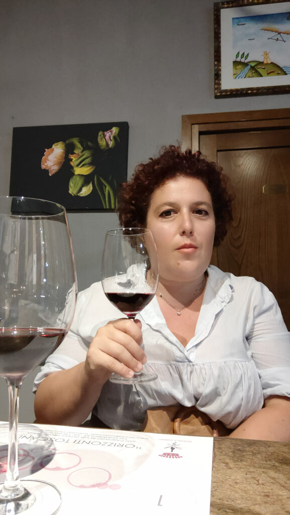 SILVIA CERIEGI ALLA DEGUSTAZIONE DI CHIANTI ALLA TENUTA IL CORNO